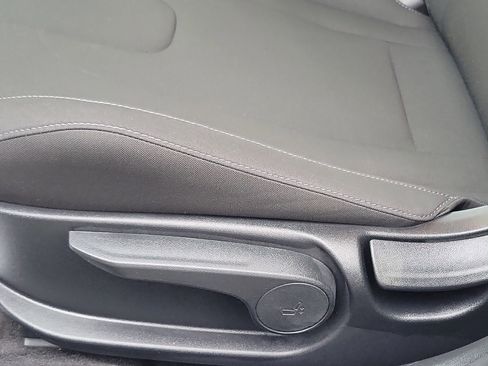 Certified 2025 Hyundai Elantra Sport image 17