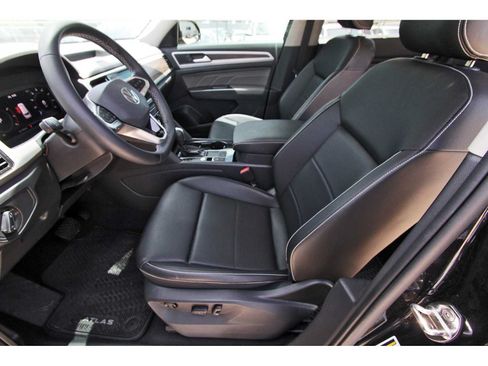 Used 2023 Volkswagen Atlas SE w/ Panoramic Sunroof Package FWD image 11