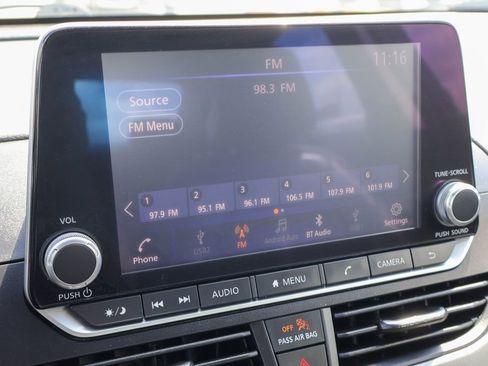 Used 2024 Nissan Altima 2.5 SR image 3