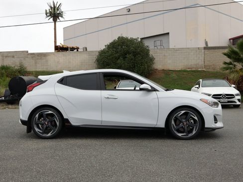 Used 2020 Hyundai Veloster Turbo image 3
