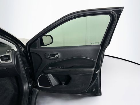 Used 2018 Jeep Compass Sport w/ Tech Group image 29