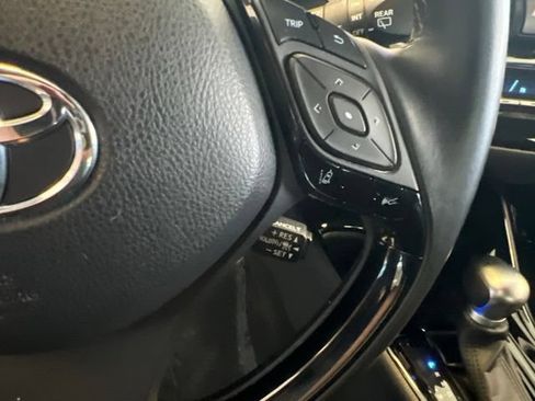 Used 2019 Toyota C-HR XLE FWD image 20