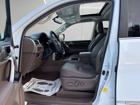Used 2017 Lexus GX 460 image 9