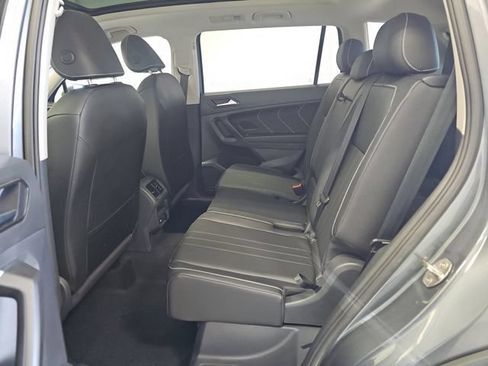 Used 2023 Volkswagen Tiguan SE w/ Panoramic Sunroof Package FWD image 8