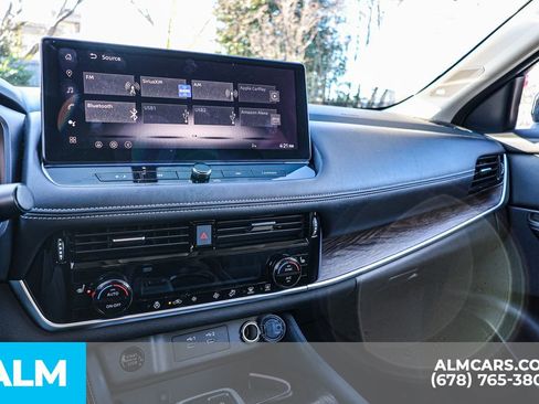 Used 2025 Nissan Rogue Platinum FWD image 37
