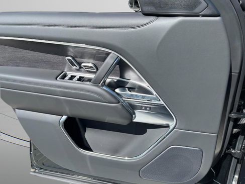 New 2025 Land Rover Range Rover SE image 32