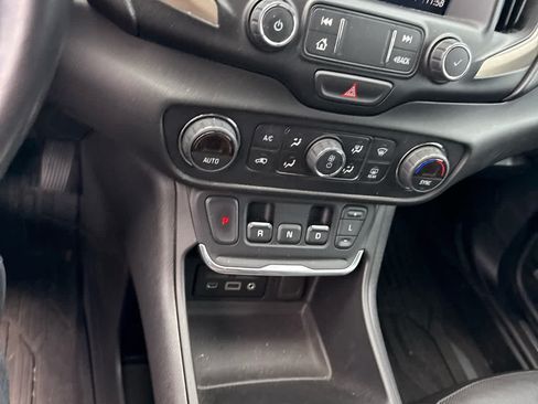 Used 2019 GMC Terrain Denali w/ Advanced Safety Package AWD/4WD image 3
