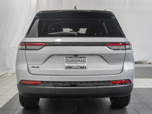 New 2025 Jeep Grand Cherokee Altitude image 5