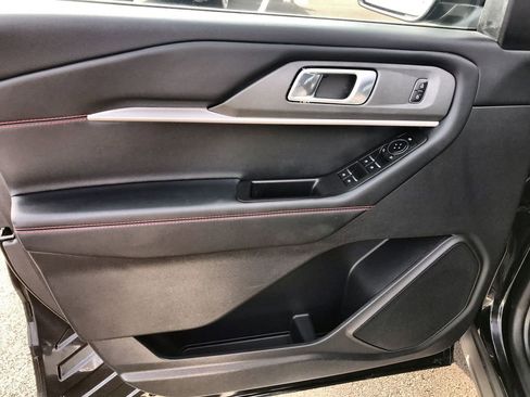 Used 2025 Ford Explorer ST-Line w/ ST-Line Street Pack image 13