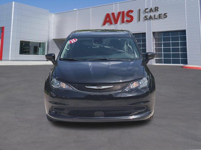 Used 2023 Chrysler Voyager LX FWD image 2