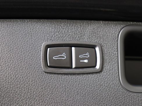 Used 2025 Porsche Macan image 17