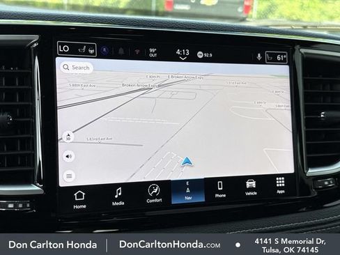 Used 2025 Chrysler Pacifica Limited w/ Trailer Tow Group FWD image 7