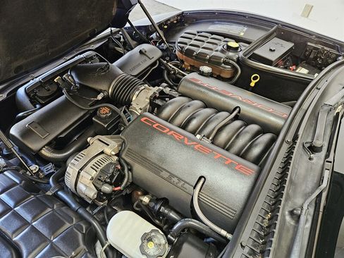 Used 2000 Chevrolet Corvette Coupe w/ Roof Pkg image 36