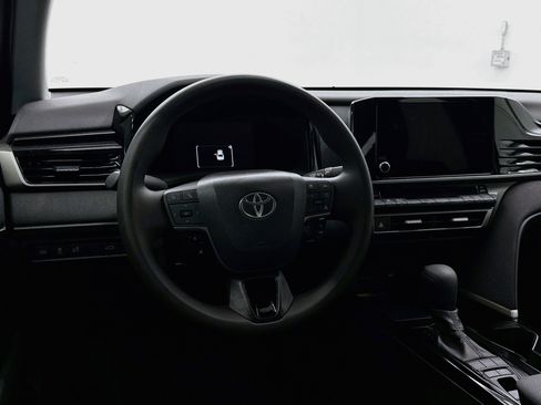 Used 2025 Toyota Camry LE FWD image 18