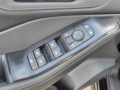 Used 2026 Nissan Rogue SV image 16