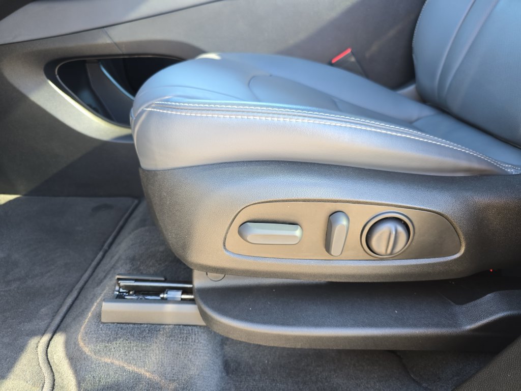Used 2024 Buick Enclave Essence w/ Experience Buick Package AWD/4WD image 32