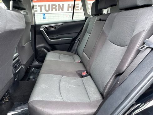 Used 2024 Toyota RAV4 XLE FWD image 33