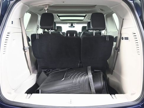 Used 2020 Chrysler Pacifica Limited image 18