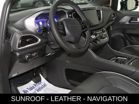 New 2027 Chrysler Pacifica Limited AWD/4WD image 15