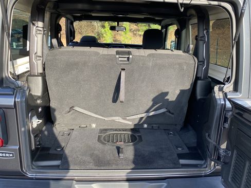 Used 2018 Jeep Wrangler Sport image 22