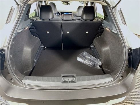 Certified 2025 Nissan Kicks SR image 34