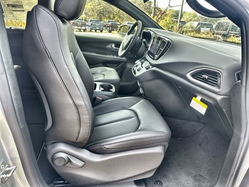 New 2026 Chrysler Voyager LX image 26