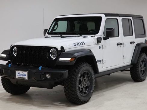 Used 2023 Jeep Wrangler Unlimited w/ Cold Weather Group AWD/4WD image 3