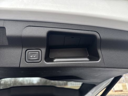 Used 2021 GMC Acadia SLE w/ Driver Convenience Package image 14