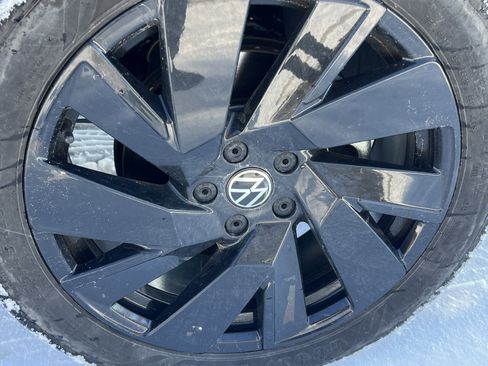 Certified 2024 Volkswagen Taos SE image 12