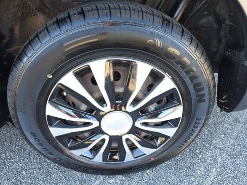 Used 2010 Toyota Sienna LE image 6