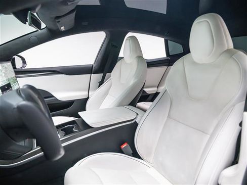 Used 2022 Tesla Model S Plaid image 15