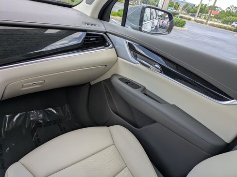 Certified 2023 Cadillac XT6 Premium Luxury FWD image 15