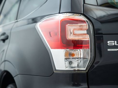 Used 2018 Subaru Forester 2.5i Limited AWD/4WD image 8