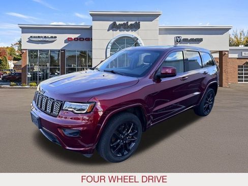 Certified 2022 Jeep Grand Cherokee Laredo X image 4