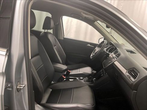 Used 2021 Volkswagen Tiguan SE image 11