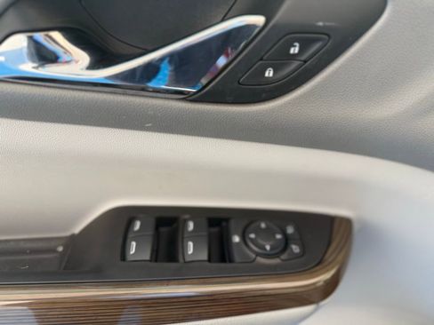 Used 2017 GMC Acadia SLE w/ Driver Alert Package I image 19