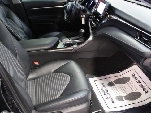 Used 2022 Toyota Camry SE image 9
