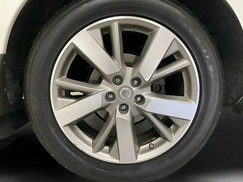 Used 2015 Nissan Pathfinder Platinum w/ Family Entertainment Package AWD/4WD image 26