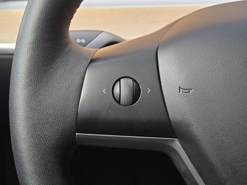 Used 2023 Tesla Model Y Performance AWD/4WD image 26