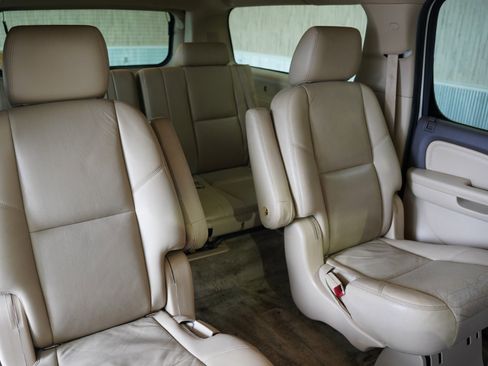 Used 2012 GMC Yukon XL Denali image 31