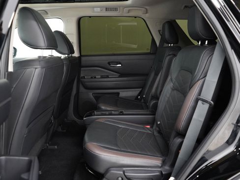 Used 2022 Nissan Pathfinder Platinum w/ Cargo Package image 15