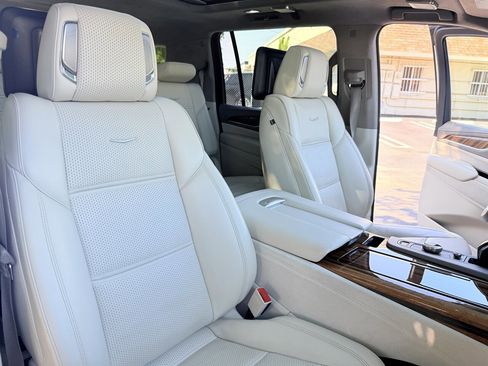 Used 2021 Cadillac Escalade ESV Premium Luxury Platinum AWD/4WD image 16