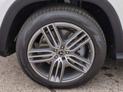 Used 2025 Mercedes-Benz GLS 450 4MATIC image 14