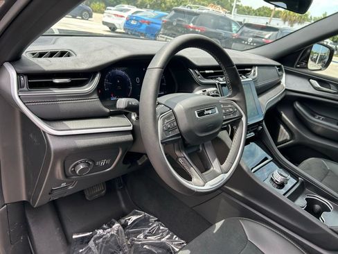 Used 2025 Jeep Grand Cherokee L Altitude RWD image 20