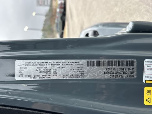 Used 2025 Jeep Wrangler Sahara image 34