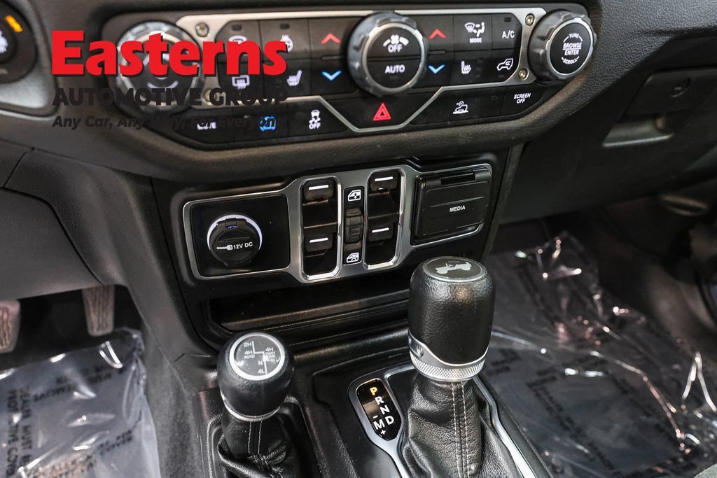 Used 2024 Jeep Wrangler Unlimited w/ Convenience Group AWD/4WD image 23