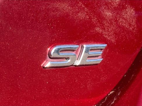 Used 2018 Toyota Camry SE w/ Moonroof Package FWD image 10