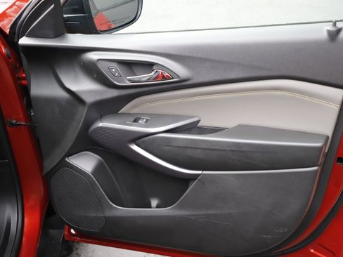 Used 2024 Chevrolet Trax ACTIV w/ Sunroof Package image 7