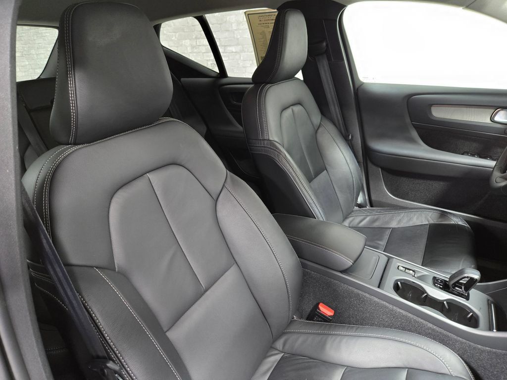 Used 2023 Volvo XC40 B5 Core w/ Climate Package AWD/4WD image 51