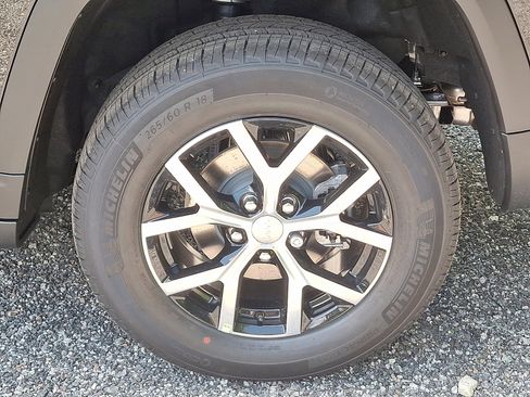 New 2025 Jeep Grand Cherokee Limited image 5